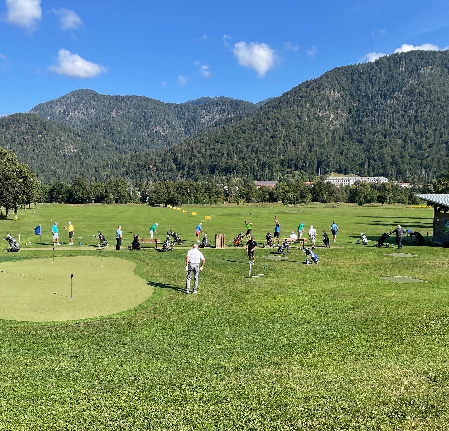 /images/driving-range.jpg