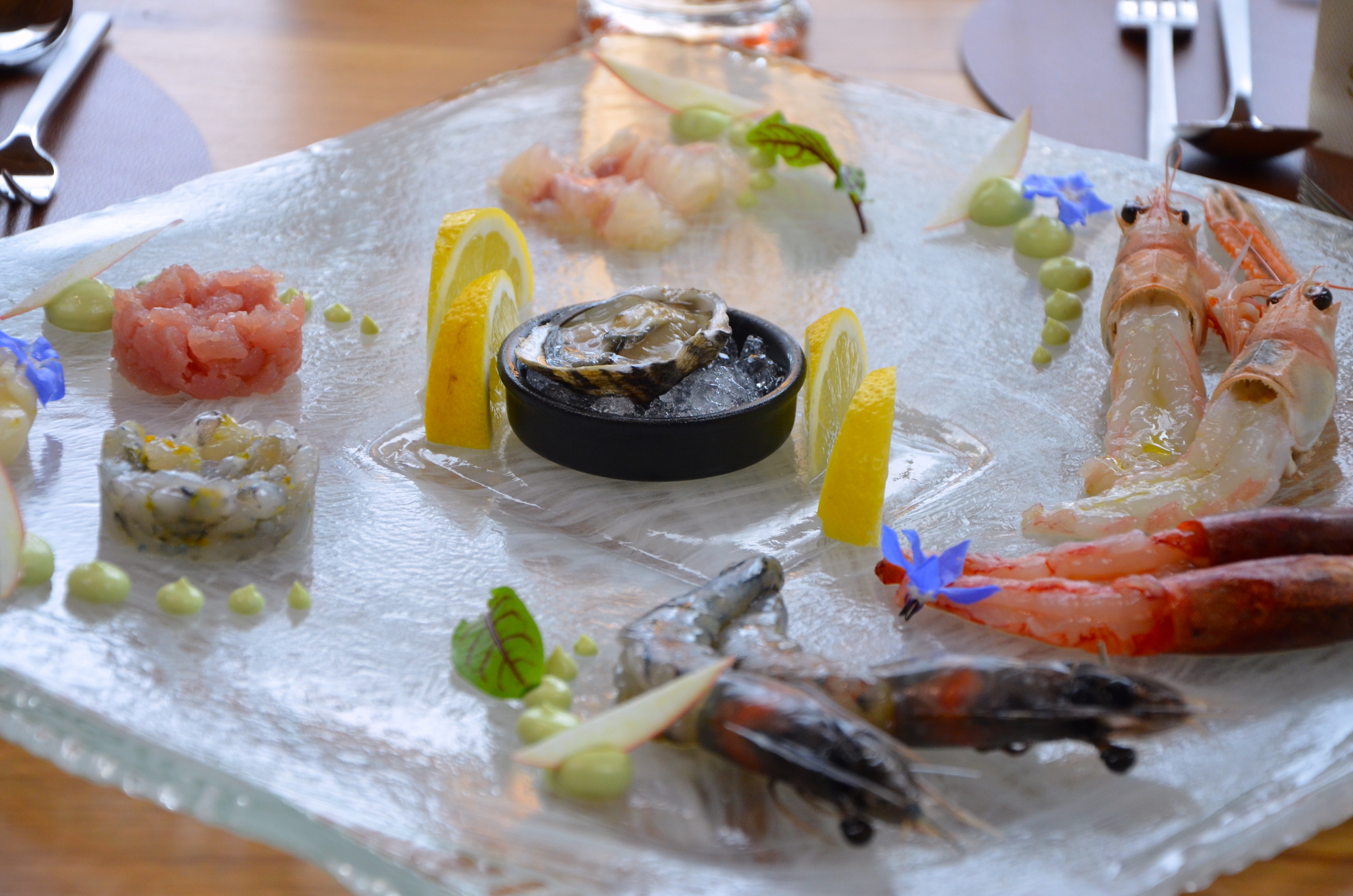 Zart gebratener Fisch mit mediterranem Gemüse