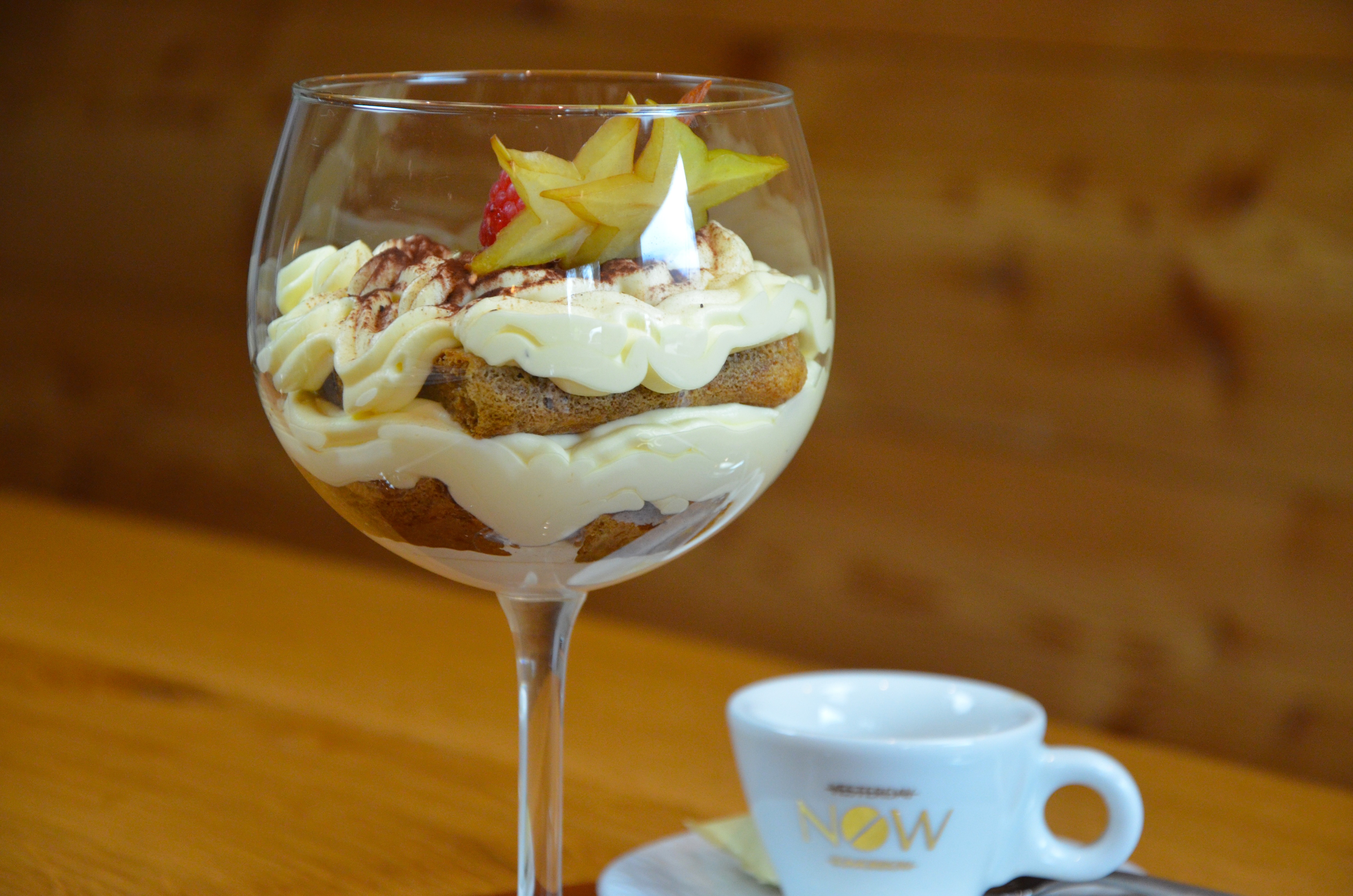 Hausgemachtes Tiramisu im Glas serviert